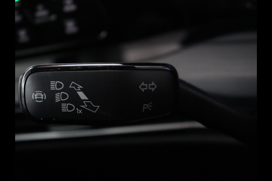 Volkswagen Golf 1.4 eHybrid Style | Stoelverwarming | Massage | Carplay | Sfeerverlichting | Navigatie | Memory | Adaptive cruise | Full LED | Parkeerhulp | Getint glas | PHEV | Plug In