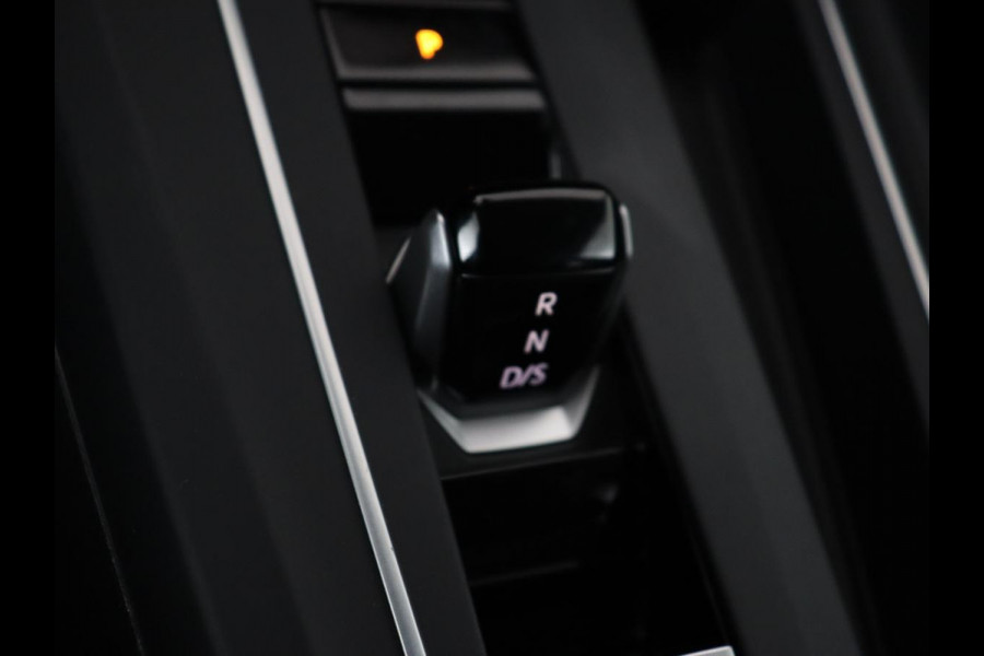 Volkswagen Golf 1.4 eHybrid Style | Stoelverwarming | Massage | Carplay | Sfeerverlichting | Navigatie | Memory | Adaptive cruise | Full LED | Parkeerhulp | Getint glas | PHEV | Plug In