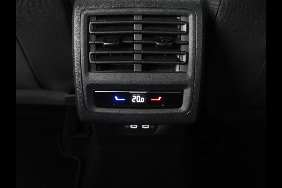 Volkswagen Golf 1.4 eHybrid Style | Stoelverwarming | Massage | Carplay | Sfeerverlichting | Navigatie | Memory | Adaptive cruise | Full LED | Parkeerhulp | Getint glas | PHEV | Plug In