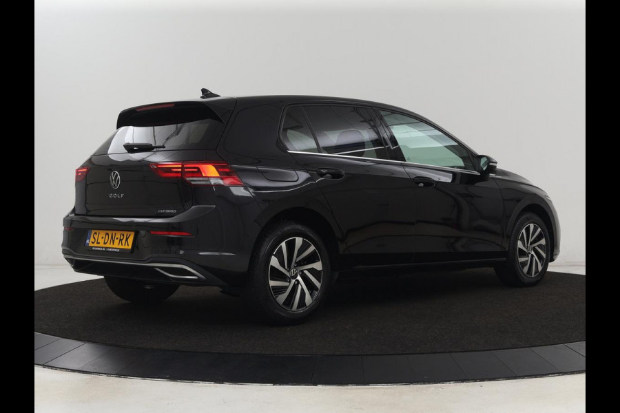 Volkswagen Golf 1.4 eHybrid Style | Stoelverwarming | Massage | Carplay | Sfeerverlichting | Navigatie | Memory | Adaptive cruise | Full LED | Parkeerhulp | Getint glas | PHEV | Plug In