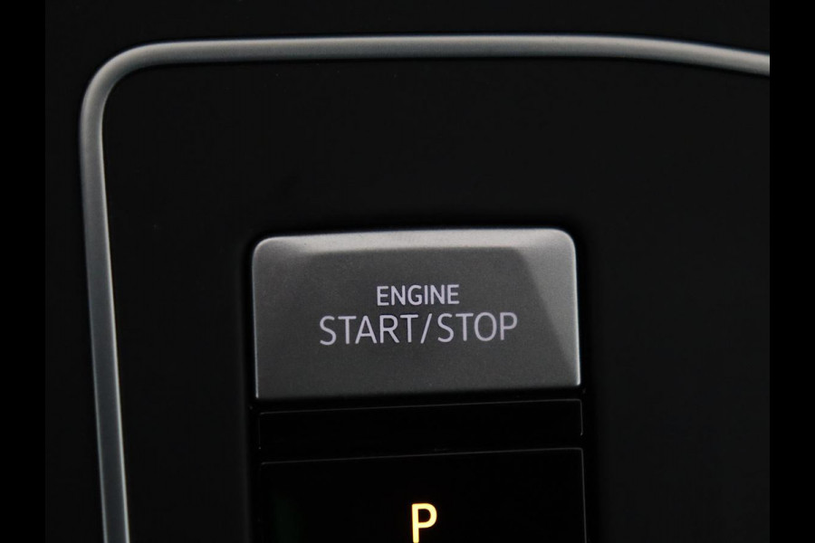 Volkswagen Golf 1.4 eHybrid Style | Stoelverwarming | Massage | Carplay | Sfeerverlichting | Navigatie | Memory | Adaptive cruise | Full LED | Parkeerhulp | Getint glas | PHEV | Plug In