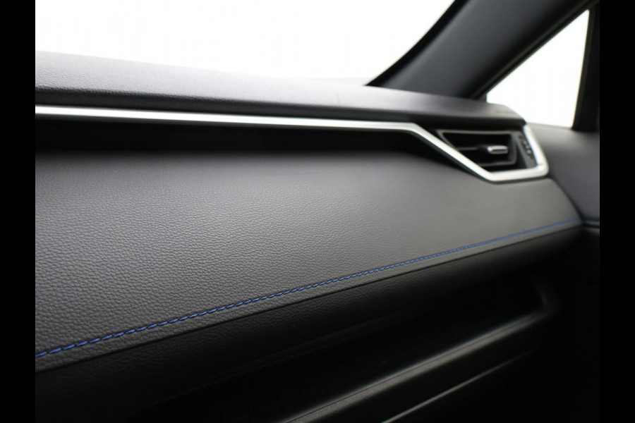 Toyota RAV4 2.5 218 PK HYBRID AUT. BI-TONE SELECTION + CARPLAY | ADAPTIVE CRUISE | CAMERA | STUUR/STOELVERW.