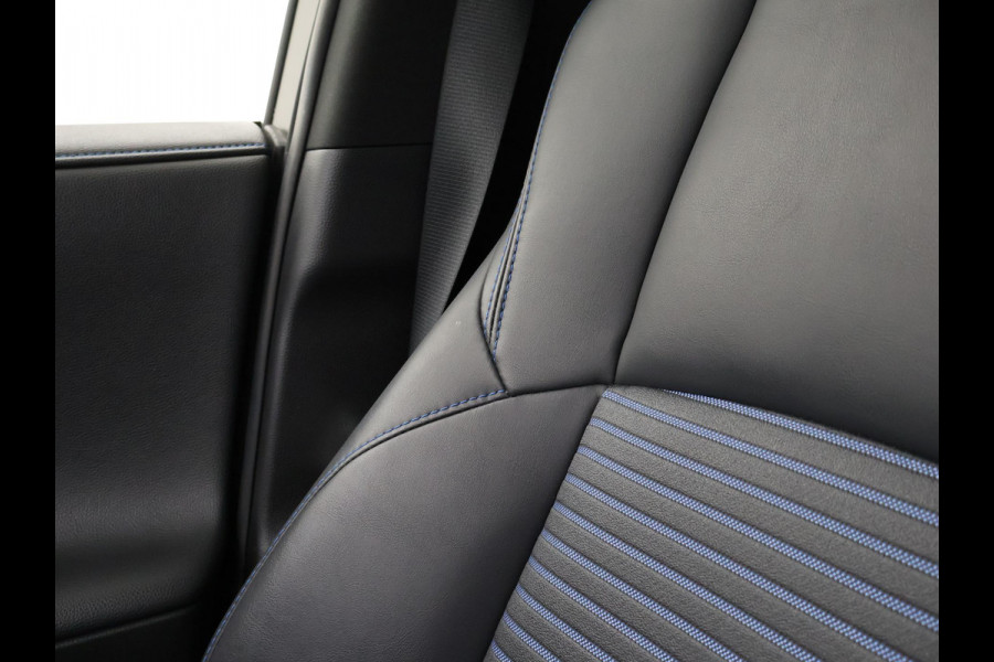 Toyota RAV4 2.5 218 PK HYBRID AUT. BI-TONE SELECTION + CARPLAY | ADAPTIVE CRUISE | CAMERA | STUUR/STOELVERW.