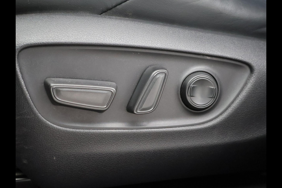 Toyota RAV4 2.5 218 PK HYBRID AUT. BI-TONE SELECTION + CARPLAY | ADAPTIVE CRUISE | CAMERA | STUUR/STOELVERW.