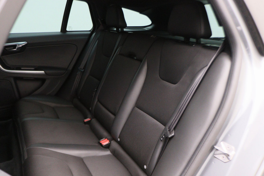 Volvo V60 1.5 T3 Polar+ Automaat Xenon, Navigatie, Stuur-/Stoelverw., Trekhaak, PDC