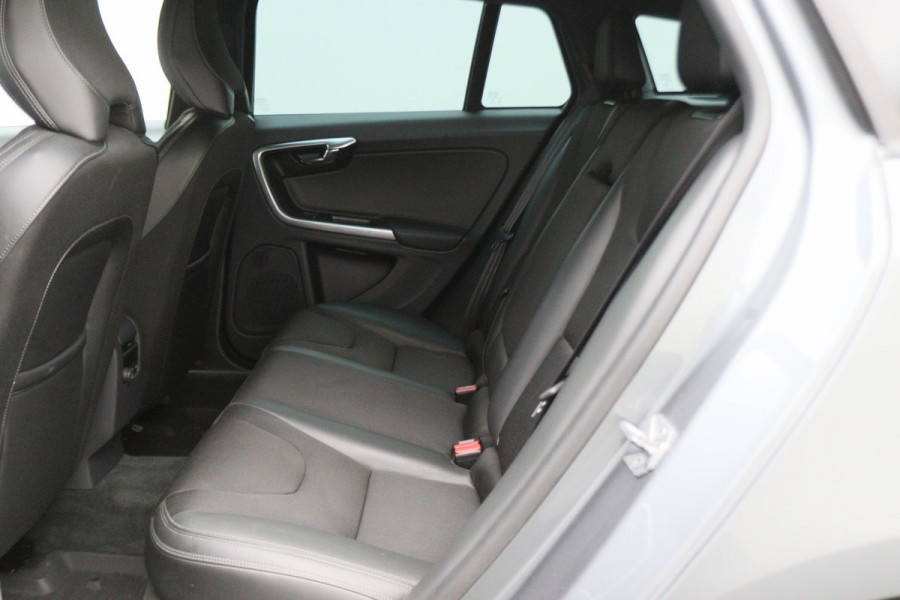 Volvo V60 1.5 T3 Polar+ Automaat Xenon, Navigatie, Stuur-/Stoelverw., Trekhaak, PDC