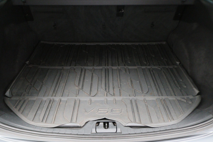 Volvo V60 1.5 T3 Polar+ Automaat Xenon, Navigatie, Stuur-/Stoelverw., Trekhaak, PDC