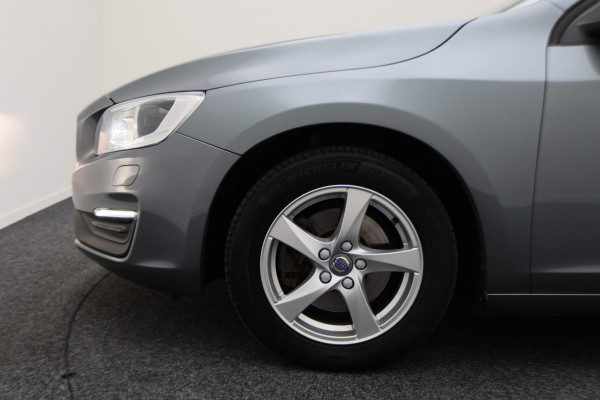 Volvo V60 1.5 T3 Polar+ Automaat Xenon, Navigatie, Stuur-/Stoelverw., Trekhaak, PDC