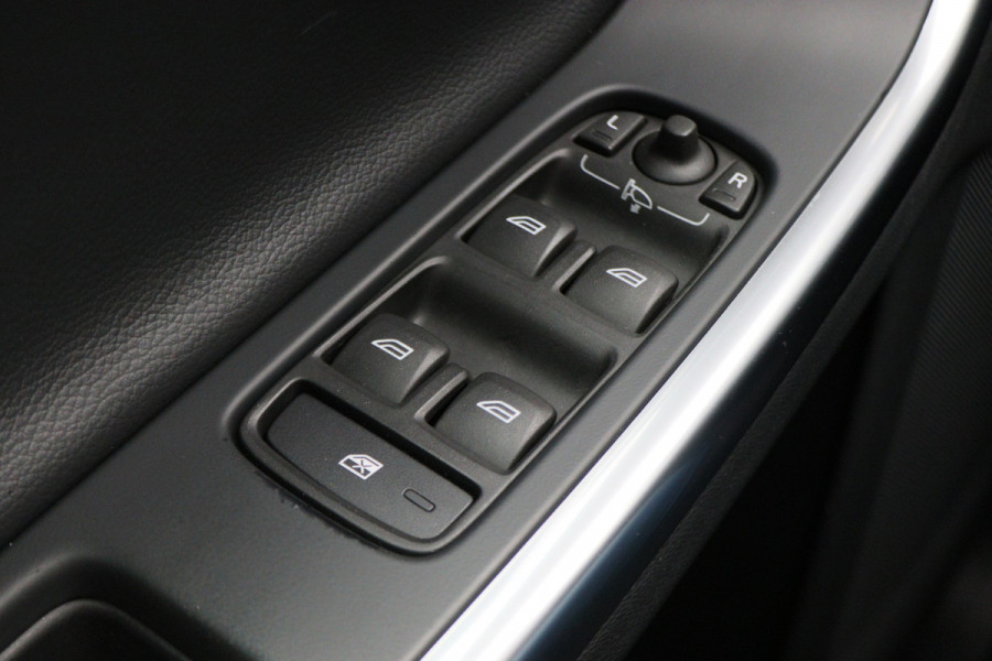 Volvo V60 1.5 T3 Polar+ Automaat Xenon, Navigatie, Stuur-/Stoelverw., Trekhaak, PDC