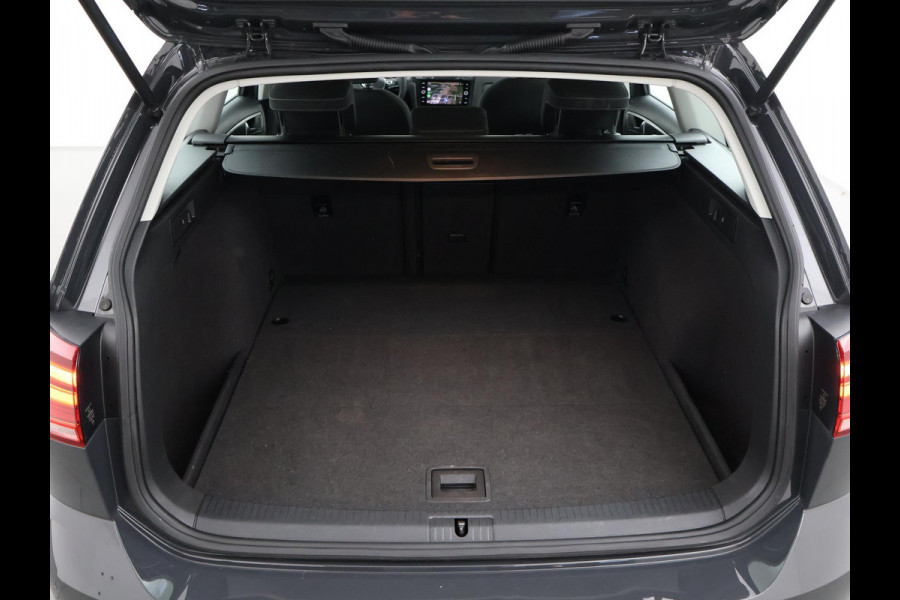 Volkswagen GOLF Variant 1.5 TSI 130 PK DSG AUT. + MASSAGE / ADAPTIVE CRUISE / CARPLAY / STOELVERW.