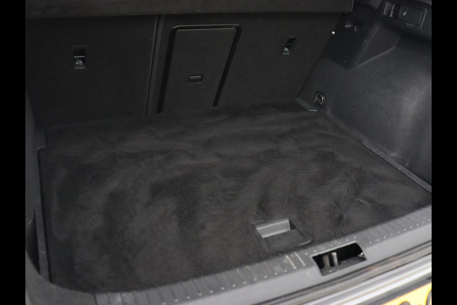 CUPRA Formentor 2.0 TSI 4DRIVE | 310pk | Trekhaak | Stoelverwarming | Camera | Adaptive cruise | 19'' | Sfeerverlichting | Keyless | Full LED | Sportstoelen | Stuurverwarming | DAB