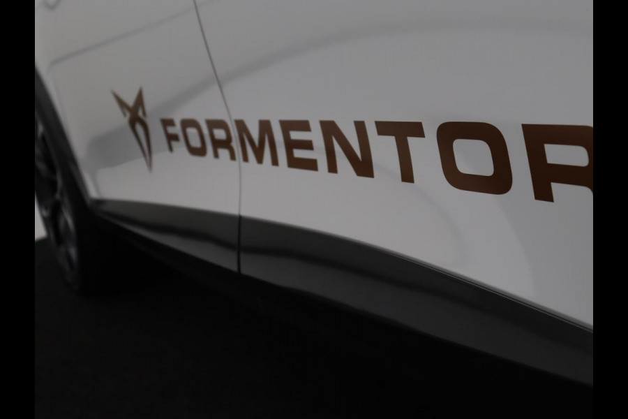 CUPRA Formentor 2.0 TSI 4DRIVE | 310pk | Trekhaak | Stoelverwarming | Camera | Adaptive cruise | 19'' | Sfeerverlichting | Keyless | Full LED | Sportstoelen | Stuurverwarming | DAB