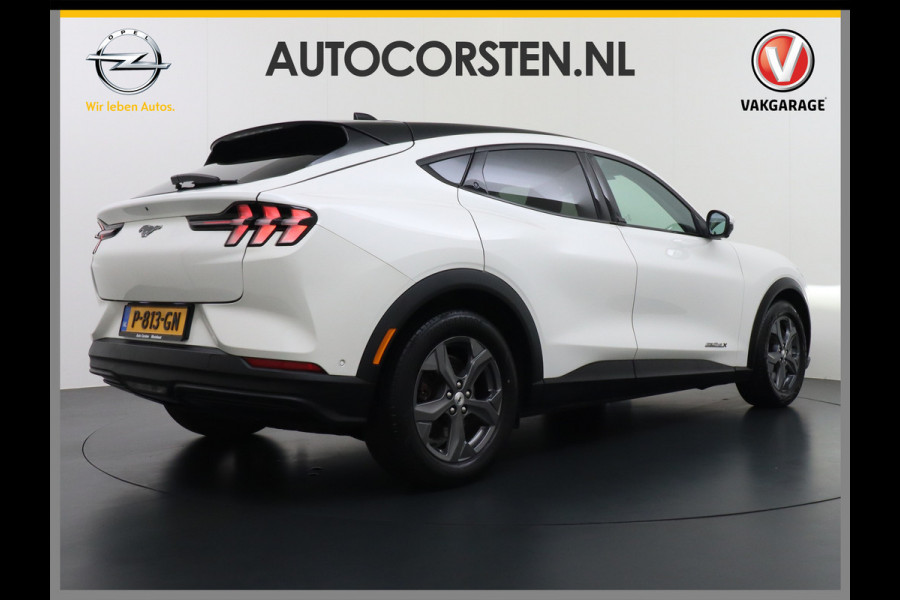 Ford Mustang Mach-E Extended RWD 98kWh SOH 94% 301pk Leer Trekhaak Pano-Dak Adaptive Cruise Lane Centering/change Assist Stop&Go Apple Carpla Elektr.verst.Stoelen+Verwarmd Dual-ECC Fully Active Park Assist Elektr.Achterklep BLISS Driver Alert Warning Keyless Origineel Nederlandse Auto € 63.000- nieuw, Batterijgarantie 8 jaar of 160.000km vanaf nieuw