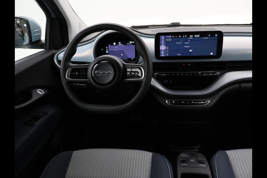 Fiat 500E 42 kWh Aut. *CELESTIAL BLUE* + STOELVERW. | CAMERA | 17 INCH | APPLE CARPLAY