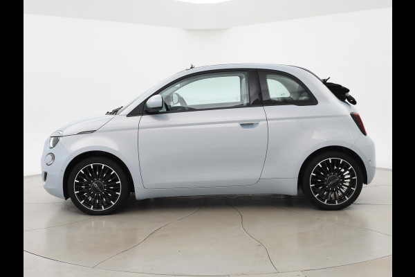 Fiat 500E 42 kWh Aut. *CELESTIAL BLUE* + STOELVERW. | CAMERA | 17 INCH | APPLE CARPLAY