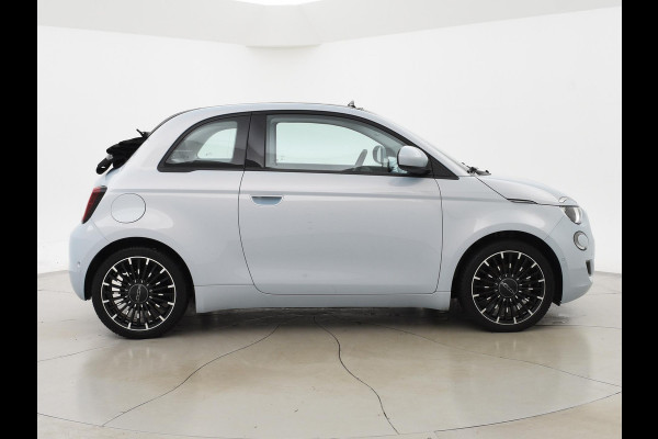 Fiat 500E 42 kWh Aut. *CELESTIAL BLUE* + STOELVERW. | CAMERA | 17 INCH | APPLE CARPLAY