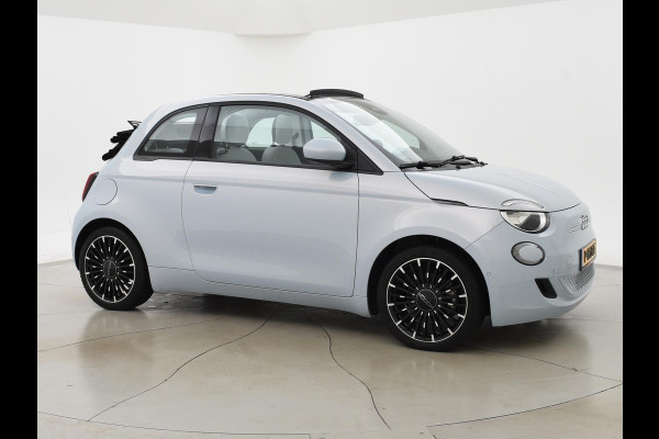 Fiat 500E 42 kWh Aut. *CELESTIAL BLUE* + STOELVERW. | CAMERA | 17 INCH | APPLE CARPLAY