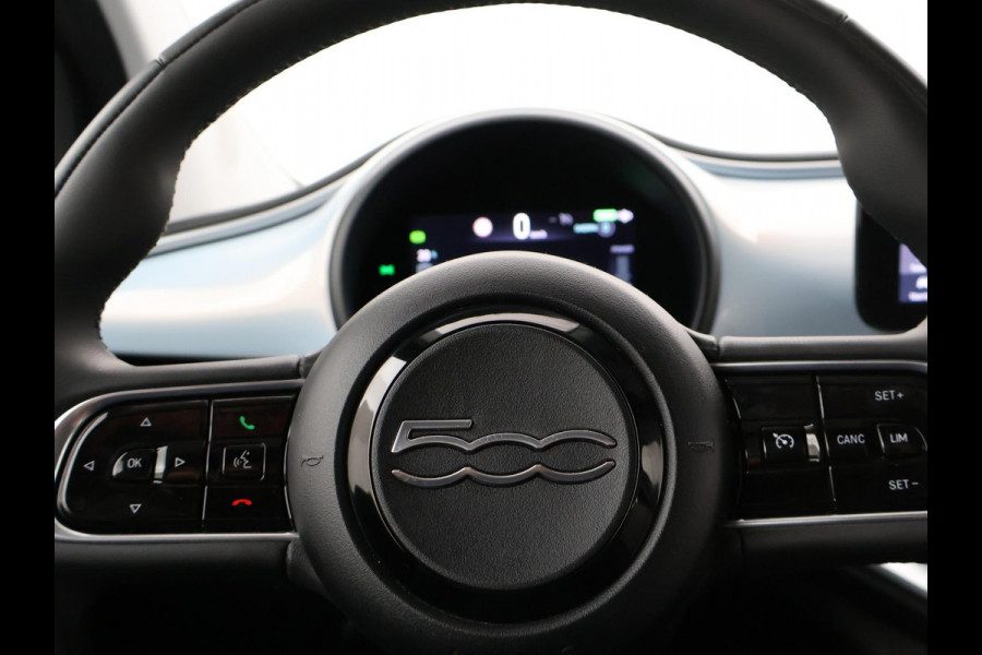Fiat 500E 42 kWh Aut. *CELESTIAL BLUE* + STOELVERW. | CAMERA | 17 INCH | APPLE CARPLAY