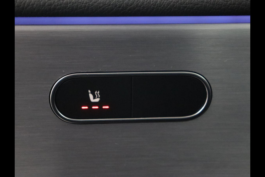 Mercedes-Benz CLA-Klasse 250e AMG Night | Stoelverwarming | Carplay | Camera | Widescreen | Sfeerverlichting | Leder/Alcantara | Navigatie | Park Assist | Origineel Zwart | PHEV | Plug In