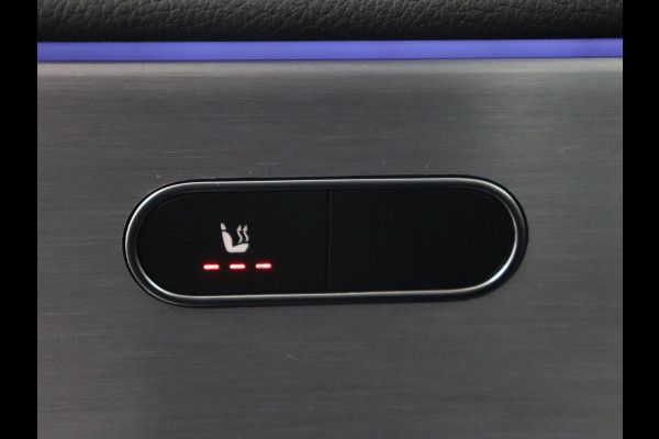 Mercedes-Benz CLA-Klasse 250e AMG Night | Stoelverwarming | Carplay | Camera | Widescreen | Sfeerverlichting | Leder/Alcantara | Navigatie | Park Assist | Origineel Zwart | PHEV | Plug In