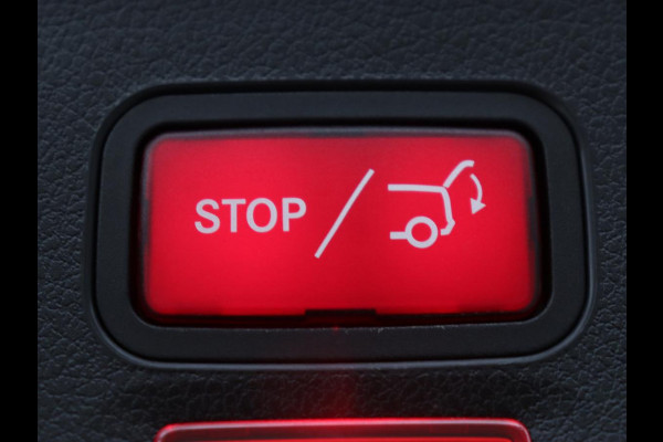 Mercedes-Benz CLA-Klasse 250e AMG Night | Stoelverwarming | Carplay | Camera | Widescreen | Sfeerverlichting | Leder/Alcantara | Navigatie | Park Assist | Origineel Zwart | PHEV | Plug In