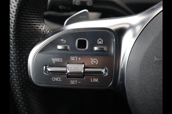 Mercedes-Benz CLA-Klasse 250e AMG Night | Stoelverwarming | Carplay | Camera | Widescreen | Sfeerverlichting | Leder/Alcantara | Navigatie | Park Assist | Origineel Zwart | PHEV | Plug In