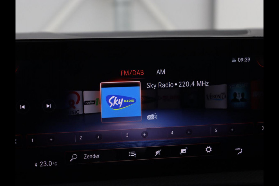 Mercedes-Benz CLA-Klasse 250e AMG Night | Stoelverwarming | Carplay | Camera | Widescreen | Sfeerverlichting | Leder/Alcantara | Navigatie | Park Assist | Origineel Zwart | PHEV | Plug In