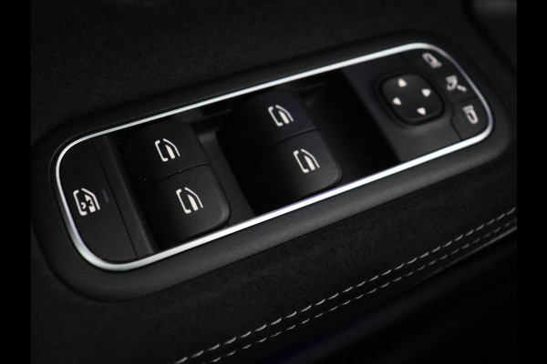 Mercedes-Benz CLA-Klasse 250e AMG Night | Stoelverwarming | Carplay | Camera | Widescreen | Sfeerverlichting | Leder/Alcantara | Navigatie | Park Assist | Origineel Zwart | PHEV | Plug In