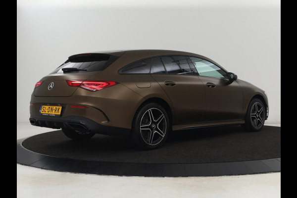 Mercedes-Benz CLA-Klasse 250e AMG Night | Stoelverwarming | Carplay | Camera | Widescreen | Sfeerverlichting | Leder/Alcantara | Navigatie | Park Assist | Origineel Zwart | PHEV | Plug In