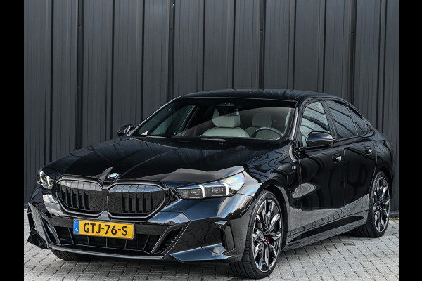 BMW 5 Serie 550e XDRIVE M-SPORT PRO | SHADOW LINE | PANORAMADAK | NL-AUTO | ICONIC GRILL | COMFORT ACCESS | BOWERS & WILKINS | COMFORT SEATS