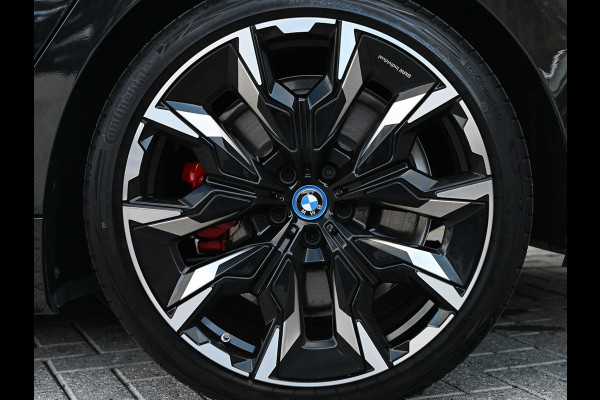 BMW 5 Serie 550e XDRIVE M-SPORT PRO | SHADOW LINE | PANORAMADAK | NL-AUTO | ICONIC GRILL | COMFORT ACCESS | BOWERS & WILKINS | COMFORT SEATS