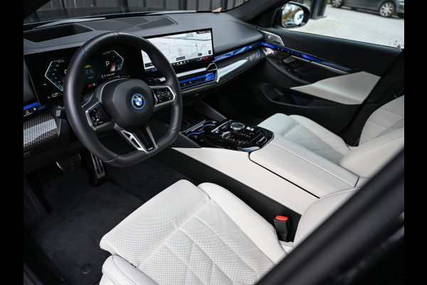 BMW 5 Serie 550e XDRIVE M-SPORT PRO | SHADOW LINE | PANORAMADAK | NL-AUTO | ICONIC GRILL | COMFORT ACCESS | BOWERS & WILKINS | COMFORT SEATS