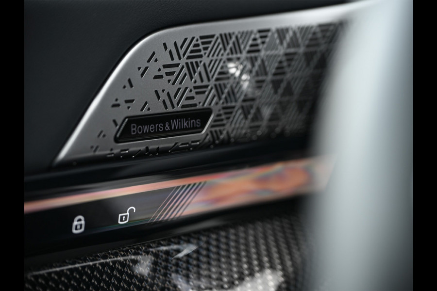 BMW 5 Serie 550e XDRIVE M-SPORT PRO | SHADOW LINE | PANORAMADAK | NL-AUTO | ICONIC GRILL | COMFORT ACCESS | BOWERS & WILKINS | COMFORT SEATS