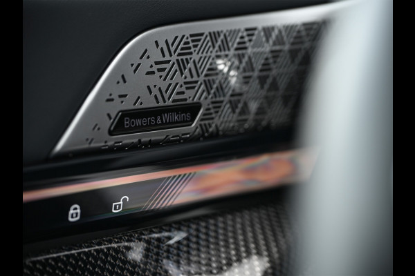 BMW 5 Serie 550e XDRIVE M-SPORT PRO | SHADOW LINE | PANORAMADAK | NL-AUTO | ICONIC GRILL | COMFORT ACCESS | BOWERS & WILKINS | COMFORT SEATS