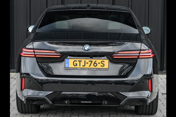BMW 5 Serie 550e XDRIVE M-SPORT PRO | SHADOW LINE | PANORAMADAK | NL-AUTO | ICONIC GRILL | COMFORT ACCESS | BOWERS & WILKINS | COMFORT SEATS