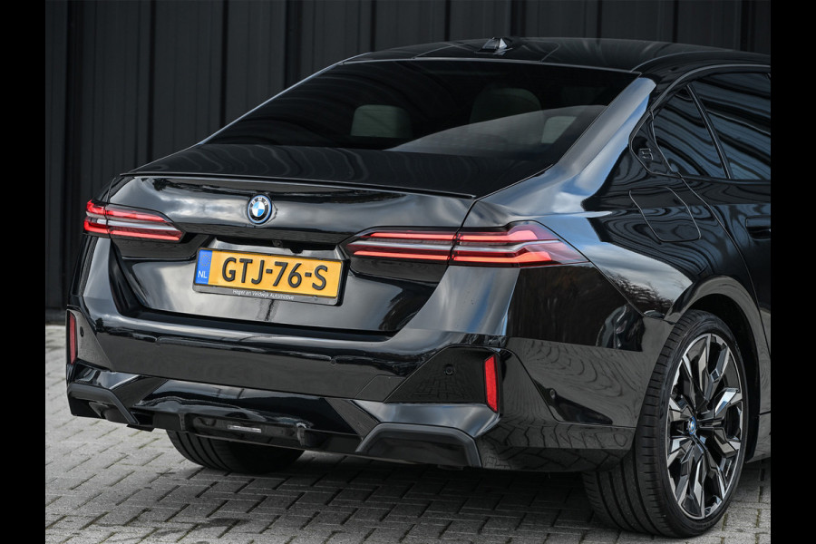 BMW 5 Serie 550e XDRIVE M-SPORT PRO | SHADOW LINE | PANORAMADAK | NL-AUTO | ICONIC GRILL | COMFORT ACCESS | BOWERS & WILKINS | COMFORT SEATS