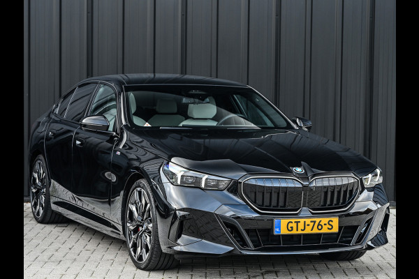 BMW 5 Serie 550e XDRIVE M-SPORT PRO | SHADOW LINE | PANORAMADAK | NL-AUTO | ICONIC GRILL | COMFORT ACCESS | BOWERS & WILKINS | COMFORT SEATS