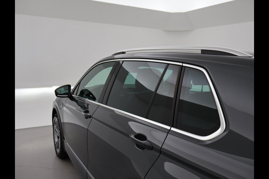 Volkswagen Tiguan 1.4 TSI 245 PK EHYBRID 2X R-LINE + DIGITALE COCKPIT | 19 INCH | ADAPTIVE CRUISE | SFEERVERLICHTING