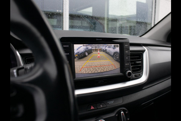 Kia Stonic 1.2 MPi ComfortPlusLine Navigator | Nederlandse dealer onderhouden auto | Navigatie | Achteruitrijcamera | Airco |