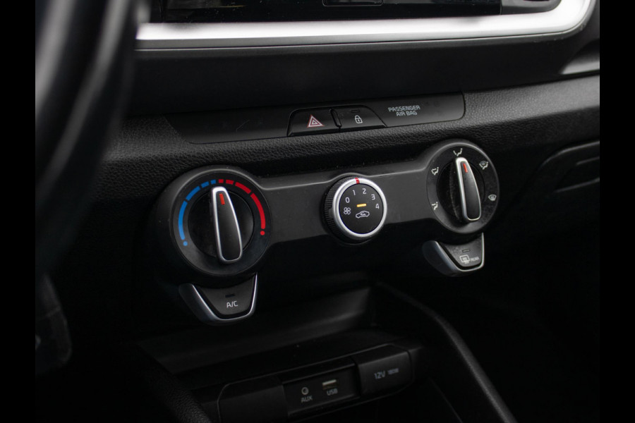 Kia Stonic 1.2 MPi ComfortPlusLine Navigator | Nederlandse dealer onderhouden auto | Navigatie | Achteruitrijcamera | Airco |