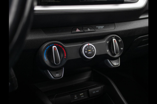 Kia Stonic 1.2 MPi ComfortPlusLine Navigator | Nederlandse dealer onderhouden auto | Navigatie | Achteruitrijcamera | Airco |