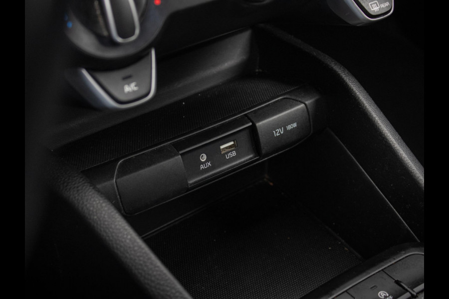 Kia Stonic 1.2 MPi ComfortPlusLine Navigator | Nederlandse dealer onderhouden auto | Navigatie | Achteruitrijcamera | Airco |