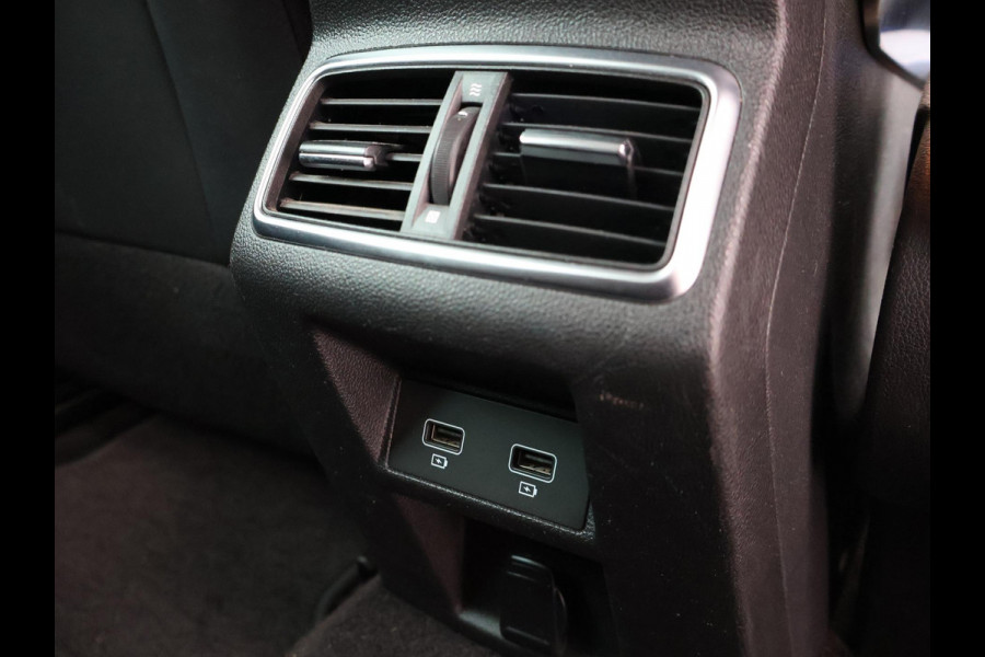 Renault MEGANE Estate 1.3 TCe 140 PK AUTOMAAT INTENS + TREKHAAK 1700 KG | SFEERVERLICHTING | 17 INCH | FULL LED | CARPLAY