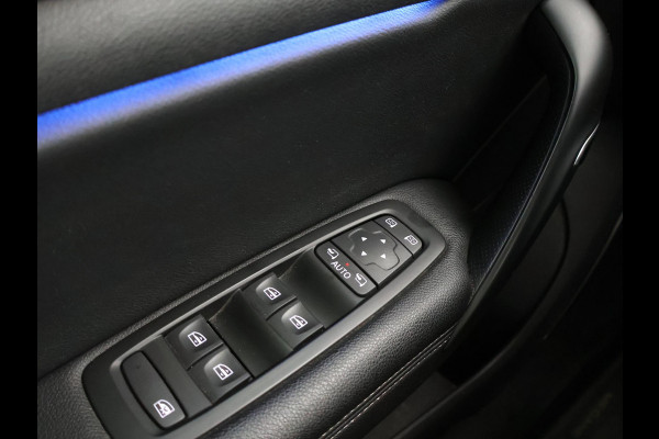 Renault MEGANE Estate 1.3 TCe 140 PK AUTOMAAT INTENS + TREKHAAK 1700 KG | SFEERVERLICHTING | 17 INCH | FULL LED | CARPLAY