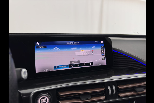 Mercedes-Benz EQC 400 4MATIC 80 kWh AMG (INCL-BTW) Aut. *PANO | BURMESTER-SURROUND | DISTRONIC | LEATHER-MICROFIBRE | FULL-LED | TOP-VIEW | WIDE-SCREEN-COCKPIT | KEYLESS | AIR-SUSPENSION | SPORT-SEATS | PRIVACY-GLASS | AMBIENT-LIGH