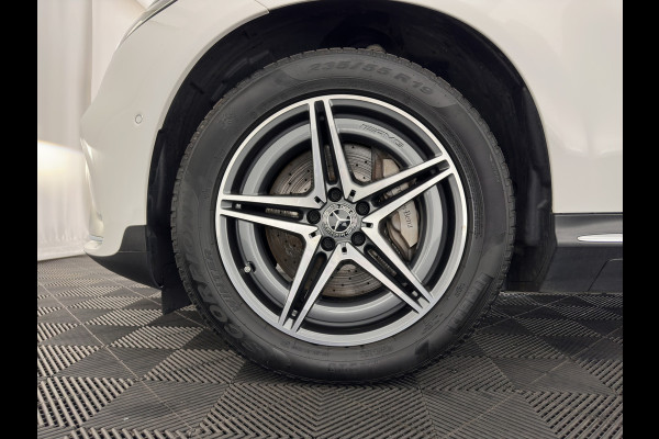 Mercedes-Benz EQC 400 4MATIC 80 kWh AMG (INCL-BTW) Aut. *PANO | BURMESTER-SURROUND | DISTRONIC | LEATHER-MICROFIBRE | FULL-LED | TOP-VIEW | WIDE-SCREEN-COCKPIT | KEYLESS | AIR-SUSPENSION | SPORT-SEATS | PRIVACY-GLASS | AMBIENT-LIGH