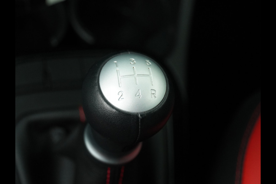 Kia Picanto 1.0 DPi GT-Line Airco - Apple Carlpay/Android Auto - Cruise Control - Climate Control - Navigatie - Achteruitrijcamera - Fabrieksgarantie tot 08-2031