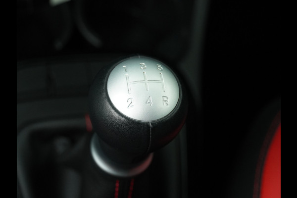 Kia Picanto 1.0 DPi GT-Line Airco - Apple Carlpay/Android Auto - Cruise Control - Climate Control - Navigatie - Achteruitrijcamera - Fabrieksgarantie tot 08-2031