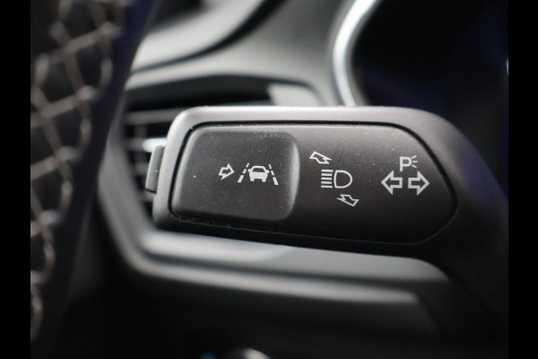 Ford FOCUS Wagon 1.0 E.B. AUTOMAAT TITANIUM X + ELEK. TREKHAAK | CAMERA | APPLE CARPLAY