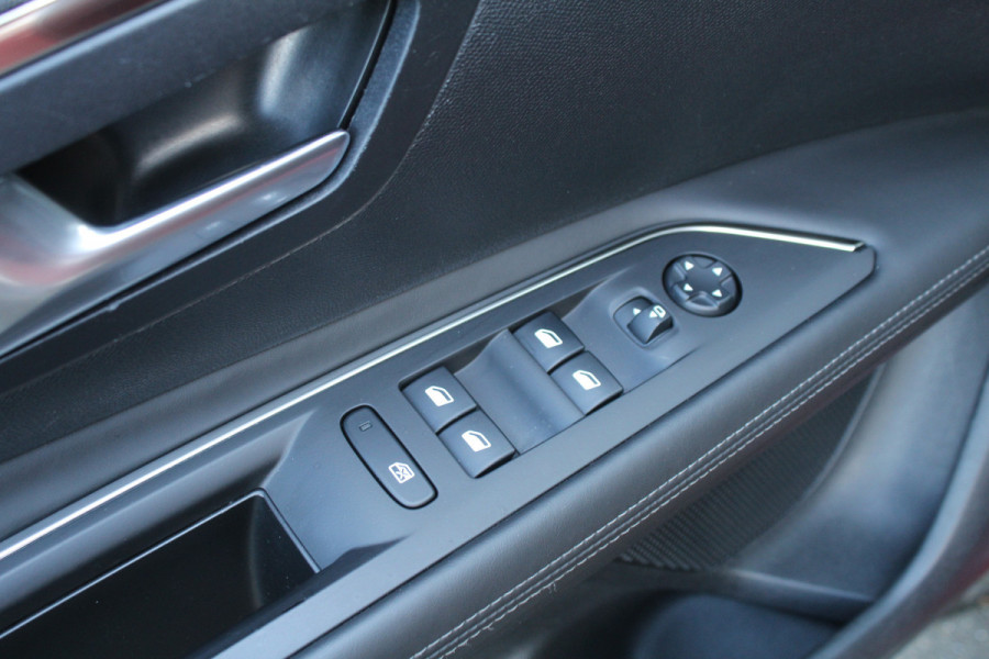 Peugeot 3008 1.2 PureTech 131pk Première AUTOMAAT Panoramadak Clima Cruise Navi 360 Camera Carplay LMV
